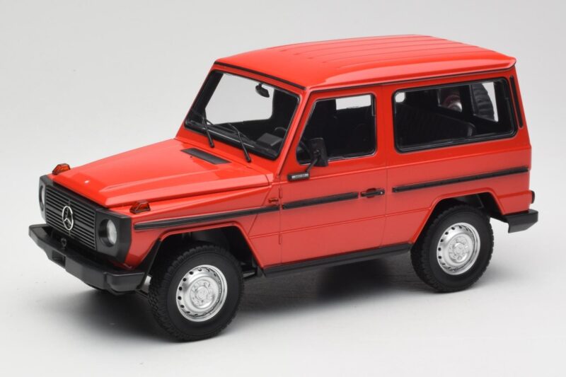 Mercedes G-Class W460 SWB Sarkans Minichamps 1:18 155038002 Metāls