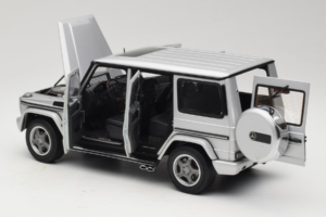 Mercedes G55 AMG W463 Sudrabs AUTOart 1:18 76247 Metāls — attēls 5 no 8