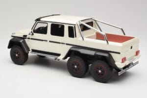 Mercedes AMG G63 6x6 W463 Balts GT Spirit 1:18 GT100 Sveķi — attēls 5 no 6