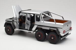 Mercedes AMG G63 W463 6x6 Iridium Sudrabs AUTOart 1:18 76301 Kompozīts — attēls 5 no 8