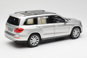 Mercedes GL-Class X166 Iridium Sudrabs Metallic Norev 1:18 B66960097 Metāls — attēls 3 no 8