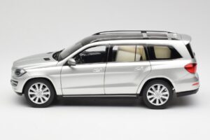 Mercedes GL-Class X166 Iridium Sudrabs Metallic Norev 1:18 B66960097 Metāls — attēls 4 no 8