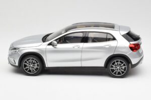 Mercedes GLA X156 Polar Sudrabs Metaliks Norev 1:18 B66960267 Metāls — attēls 4 no 8