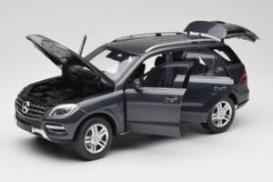 Mercedes M-Class W164 Grey Metallic Minichamps 1:18 100030100 Metāls — attēls 2 no 8