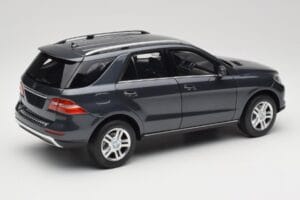 Mercedes M-Class W164 Grey Metallic Minichamps 1:18 100030100 Metāls — attēls 3 no 8