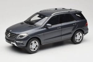 Mercedes M-Class W164 Grey Metallic Minichamps 1:18 100030100 Metāls