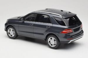 Mercedes M-Class W164 Grey Metallic Minichamps 1:18 100030100 Metāls — attēls 7 no 8