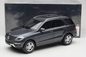Mercedes M-Class W164 Grey Metallic Minichamps 1:18 100030100 Metāls — attēls 8 no 8