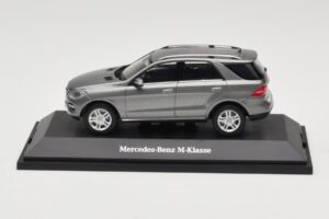 Mercedes M-Class W166 Palladium Silver Metallic Minichamps 1:43 B66960061 Metāls