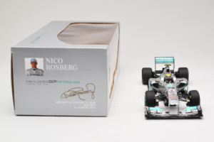 Mercedes MGP W02 #8 N. Rosberg Mercedes GP 2011 Minichamps 1:18 110110008 Metāls — attēls 6 no 7