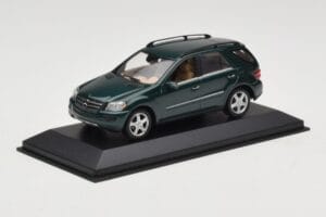 Mercedes ML 500 W164 Tumšzaļš Minichamps 1:43 400034500 Metāls — attēls 2 no 4