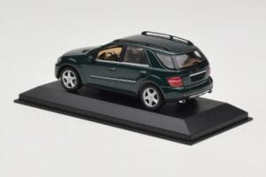 Mercedes ML 500 W164 Tumšzaļš Minichamps 1:43 400034500 Metāls — attēls 3 no 4