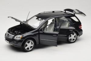 Mercedes ML W164 Obsidian Black Dīlera Izdevums Minichamps 1:18 B66962321 Metāls — attēls 2 no 8