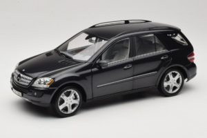 Mercedes ML W164 Obsidian Black Dīlera Izdevums Minichamps 1:18 B66962321 Metāls