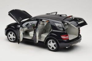 Mercedes ML W164 Obsidian Black Dīlera Izdevums Minichamps 1:18 B66962321 Metāls — attēls 5 no 8