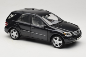Mercedes ML W164 Obsidian Black Dīlera Izdevums Minichamps 1:18 B66962321 Metāls — attēls 6 no 8