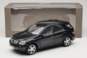 Mercedes ML W164 Obsidian Black Dīlera Izdevums Minichamps 1:18 B66962321 Metāls — attēls 8 no 8