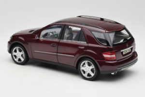 Mercedes ML W164 Red Metallic Minichamps 1:18 150034500 Metāls — attēls 7 no 8