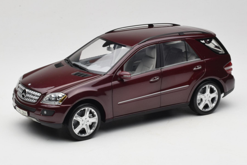 Mercedes ML W164 Red Metallic Minichamps 1:18 150034500 Metāls