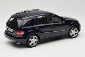 Mercedes ML W164 Tanzanite Blue Dīlera Izdevums Minichamps 1:18 B66962322 Metāls — attēls 3 no 8