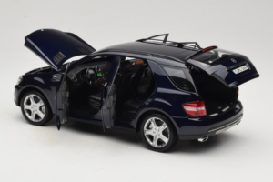 Mercedes ML W164 Tanzanite Blue Dīlera Izdevums Minichamps 1:18 B66962322 Metāls — attēls 5 no 8