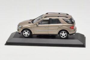 Mercedes ML W164 Vara Metaliks Minichamps 1:43 ML002 Metāls