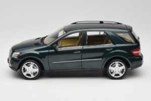 Mercedes ML W164 Green Metallic Minichamps 1:18 150034502 Metāls — attēls 4 no 8