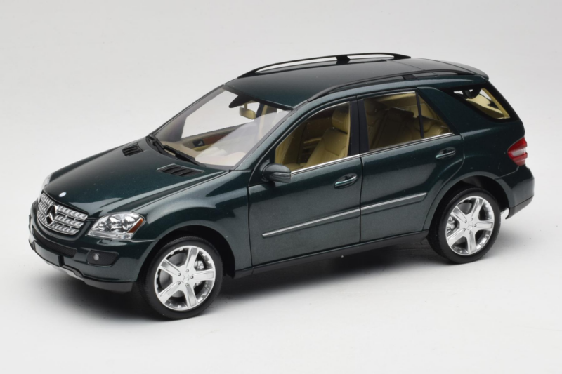 Mercedes ML W164 Green Metallic Minichamps 1:18 150034502 Metāls