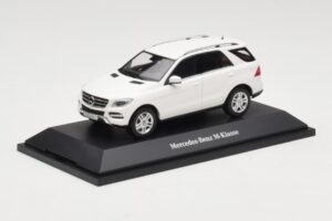 Mercedes ML W166 Calcit White Minichamps 1:43 B66960062 Metāls — attēls 2 no 4
