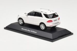 Mercedes ML W166 Calcit White Minichamps 1:43 B66960062 Metāls — attēls 3 no 4