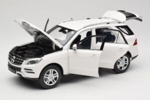 Mercedes ML W166 Balts Minichamps 1:18 100030101 Metāls — attēls 2 no 8