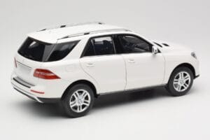 Mercedes ML W166 Balts Minichamps 1:18 100030101 Metāls — attēls 3 no 8