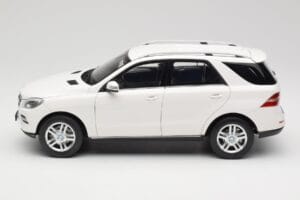 Mercedes ML W166 Balts Minichamps 1:18 100030101 Metāls — attēls 4 no 8