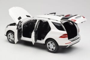 Mercedes ML W166 Balts Minichamps 1:18 100030101 Metāls — attēls 5 no 8