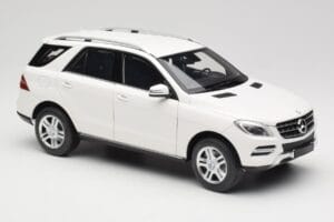 Mercedes ML W166 Balts Minichamps 1:18 100030101 Metāls — attēls 6 no 8