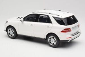 Mercedes ML W166 Balts Minichamps 1:18 100030101 Metāls — attēls 7 no 8