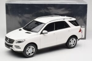 Mercedes ML W166 Balts Minichamps 1:18 100030101 Metāls — attēls 8 no 8