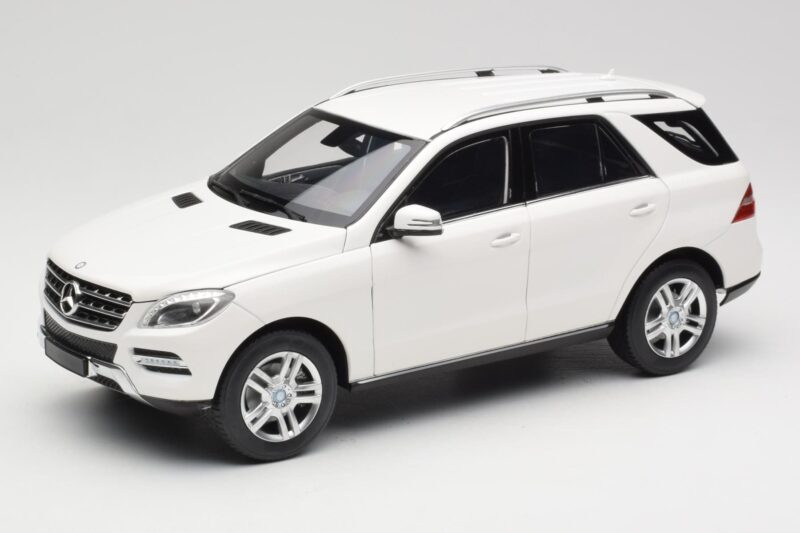 Mercedes ML W166 Balts Minichamps 1:18 100030101 Metāls