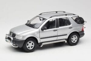 Mercedes ML320 W163 Sudrabs Maisto 1:18 50319 Metāls