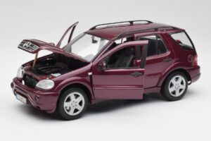 Mercedes ML55 AMG W163 Violets Maisto 1:18 31876 Metāls — attēls 2 no 8