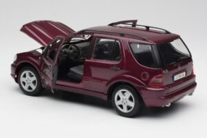 Mercedes ML55 AMG W163 Violets Maisto 1:18 31876 Metāls — attēls 5 no 8