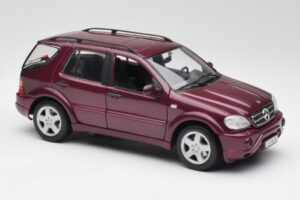Mercedes ML55 AMG W163 Violets Maisto 1:18 31876 Metāls — attēls 6 no 8