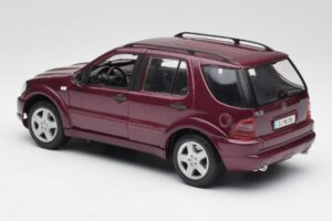 Mercedes ML55 AMG W163 Violets Maisto 1:18 31876 Metāls — attēls 7 no 8