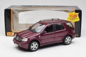 Mercedes ML55 AMG W163 Violets Maisto 1:18 31876 Metāls — attēls 8 no 8
