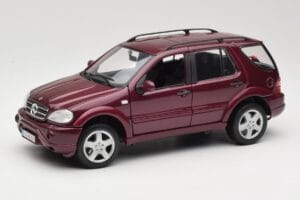Mercedes ML55 AMG W163 Sarkans Maisto 1:18 50348 Metāls