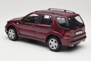 Mercedes ML55 AMG W163 Sarkans Maisto 1:18 50348 Metāls — attēls 7 no 8