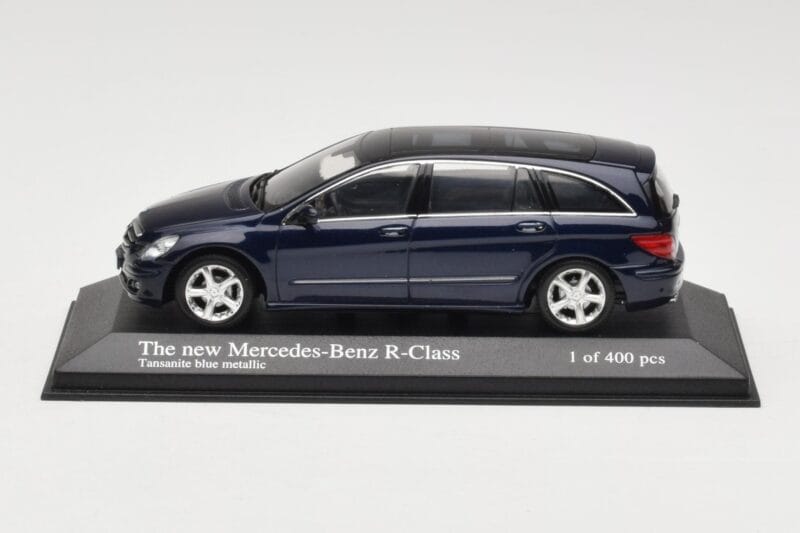 Mercedes R-Class W251 Tanzanite Blue Minichamps 1:43 B66962215 Metāls