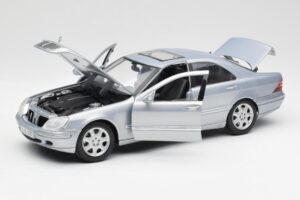 Mercedes S-Class W220 Gaiši Zils Maisto 1:18 56050 Metāls — attēls 2 no 8