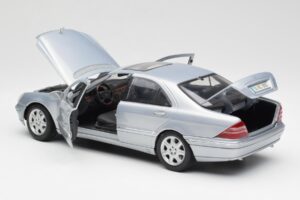 Mercedes S-Class W220 Gaiši Zils Maisto 1:18 56050 Metāls — attēls 5 no 8