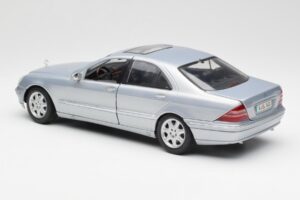 Mercedes S-Class W220 Gaiši Zils Maisto 1:18 56050 Metāls — attēls 7 no 8
